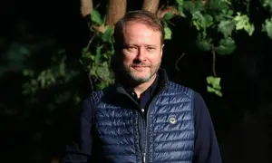 Artur Żmijewski reżyser: kontrowersje i sukcesy jego debiutu filmowego