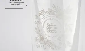 Eleganckie naklejki cięte na gilotynie, wykonane z folii samoprzylepnej transparentnej, ozdobione delikatnym motywem kwiatowym i monogramem.