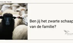 Een zwart schaap tussen witte schapen. De tekst vraagt: "Ben jij het zwarte schaap van de familie?" Dit symboliseert het zwarte schaap betekenis van anders zijn.