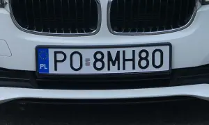 Tablica rejestracyjna PO 8MH80. Czy można zostawić tablice rejestracyjne z innego województwa? To pytanie nurtuje wielu kierowców.