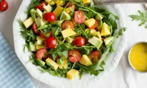 Salat-Kalorien: So vermeiden Sie die versteckten Dickmacher
