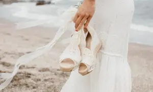 Buty na lipcowe wesele: Jak połączyć styl, komfort i upał?