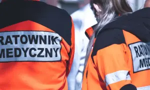 Obowiązek pomocy: Kara do 3 lat więzienia? Wyjątki i ochrona.