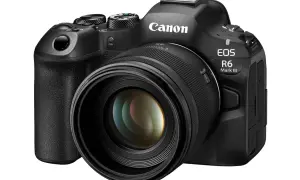 La Canon R6 Mark III, con il suo obiettivo luminoso, è pronta a catturare ogni dettaglio.