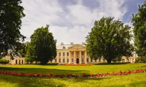 Walewice: Pałac, konie i romans Marii Walewskiej odkryj!