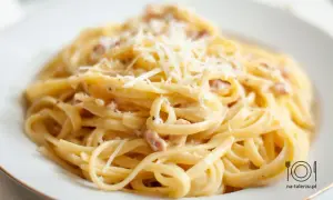 Spaghetti Carbonara bez śmietany: zrób idealny sos jak Włoch!