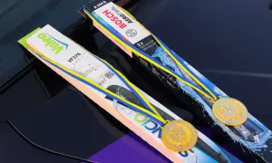 Två förpackningar med torkarblad, Valeo och Bosch, med medaljer. Vilka torkarblad ska jag ha?