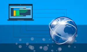 Ilustracja przedstawia laptop połączony z globem, symbolizującym sieć. Dowiedz się, jak sprawdzić IP komputera Windows 10.