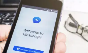 Ekran startowy Messengera na telefonie. Kliknij "Zaloguj się z Facebook" aby dowiedzieć się, jak uruchomić Messenger.