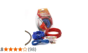 Kit per il collegamento amplificatore auto con cavi rossi e blu, portafusibile e connettori.
