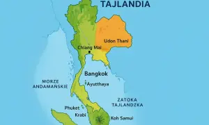 Mapa Tajlandii z zaznaczonymi miastami jak Bangkok, Chiang Mai, Udon Thani. Widać też sąsiedzi Tajlandii: Morze Andamańskie i Zatoka Tajlandzka.