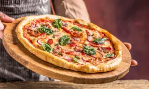Zdrowa pizza: przepisy na fit ciasto i dodatki bez wyrzutów sumienia