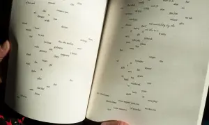 Wiersze miłosne dla niej ułożone z pojedynczych słów, tworząc serce.