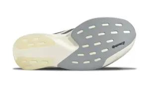 Podeszwa buta Adidas z bieżnikiem Continental. Może to być element rozpatrywanej reklamacji.