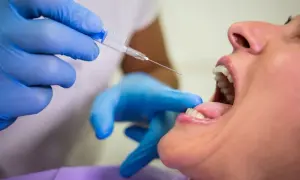Alkohol po dentyście: Jak długo czekać i dlaczego to ważne?