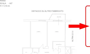 Pianta di un'unità immobiliare con camere, bagno, ripostiglio e balcone. Indicazioni su distacco e particella.