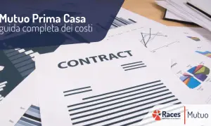 Documenti e grafici su un tavolo, con la scritta "CONTRACT" in primo piano. Si parla di mutuo prima casa e del costo compromesso notaio.