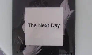 Okładka albumu Davida Bowiego "The Next Day".