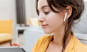 Jak włączyć AirPods bez etui? Odkryj, dlaczego to niemożliwe