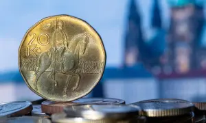 Czeska moneta 20 koron z wizerunkiem św. Wacława. Zastanawiasz się, ile kosztuje jedzenie w Czechach?