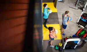 Ile kalorii spala trening siłowy? Prawda o afterburn i metabolizmie