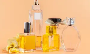 Woda perfumowana czy woda toaletowa jest mocniejsza – poznaj różnice