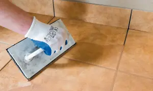 Czy silikon na fugę to dobry pomysł? Zalety, wady i praktyczne porady