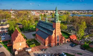 Fundusz kościelny na co jest przeznaczany i jak wspiera duchownych oraz obiekty sakralne