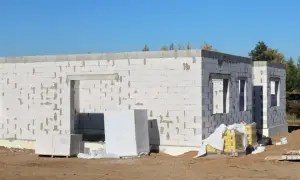 Ile kosztuje strop betonowy? Poznaj ukryte koszty i oszczędności