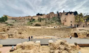 Teatro romano y Alcazaba, visitas imprescindibles en Málaga. Un viaje al pasado entre ruinas y murallas.