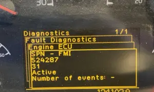 Motorfordonsinstrument visar feldiagnostik för motorns ECU. SPN 524287, FMI 31, aktivt. Kan indikera problem med tryckgivare partikelfilter.