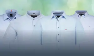 Vier hellblaue Hemden mit verschiedenen hemdkragen arten: Kent-, Steh- und Button-Down-Kragen.