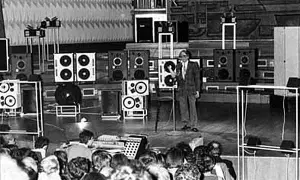 Odkryj historię muzyki elektronicznej: Od pionierów do AI i EDM