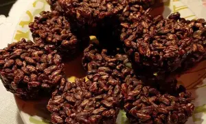 Gallette al cioccolato fondente, croccanti e golose, perfette per una pausa dolce.