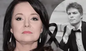 Danuta Holecka z pierwszym mężem. Czarna wstęga symbolizuje żałobę.