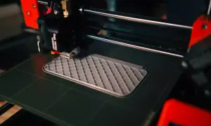 Ile kosztuje druk 3D? Pełna analiza kosztów i oszczędności