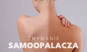 Kobieta z widocznym nierównym opaleniem na plecach. Tekst: "Zmywanie samoopalacza".
