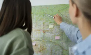 Spedytor: Na czym polega praca? Obowiązki, zarobki, kariera