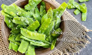 Zuckerschoten, frisch und knackig, bereit zum Einfrieren. So bleiben sie lange frisch und lecker für zukünftige Gerichte.
