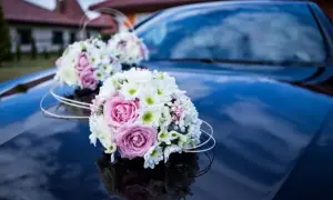Jak udekorować samochód do ślubu – praktyczne porady i inspiracje na eleganckie dekoracje