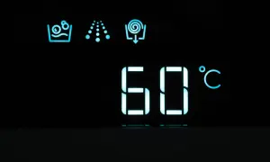 Ikony prania i wirowania, a obok cyfrowy wyświetlacz z napisem 60°C. Idealnie do prania w 60 stopniach.