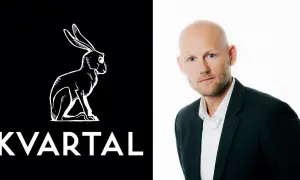 Logotypen för tidningen Kvartal med en hare och texten "KVARTAL" bredvid ett porträtt av en skallig man i kostym.