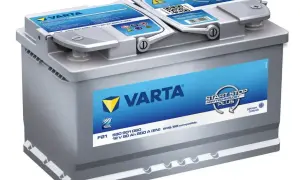 Akumulator Varta 12V 80 Ah 800 A. Ah na akumulatorze oznacza pojemność, czyli jak długo może zasilać urządzenie.