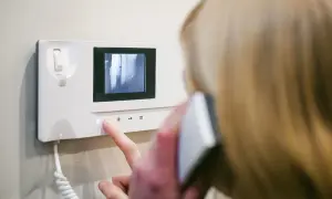 Gdzie domofon w domu? Oto najlepsze miejsca na jego montaż