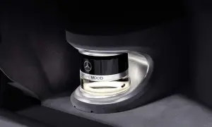 Elegancki mercedes benz perfume "Nightlife Mood" w samochodowym uchwycie.
