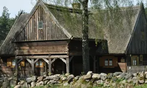 Skansen wsi w Polsce: odkryj tradycję i kulturę ludową