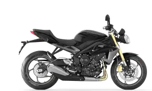 Czarny motocykl Triumph Street Triple 675 na białym tle.