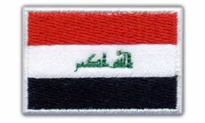 Naszywka z flagą Iraku. Trzy poziome pasy: czerwony, biały z zielonym napisem "Allahu Akbar" i czarny.