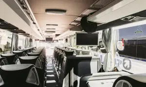 Wygodne fotele w autokarze, gotowe na podróż z Nidzicy do Zakopanego. Czas ruszać!