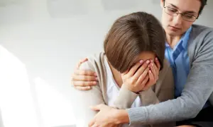 Renta rodzinna po ojcu: Ile lat pracy? ZUS wyjaśnia warunki!